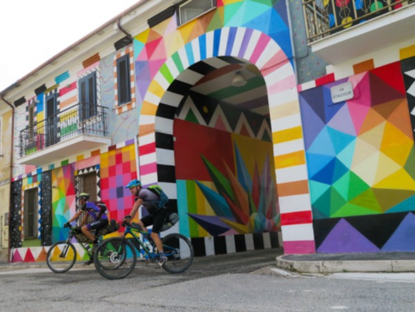 murales aielli abruzzo in bikepacking