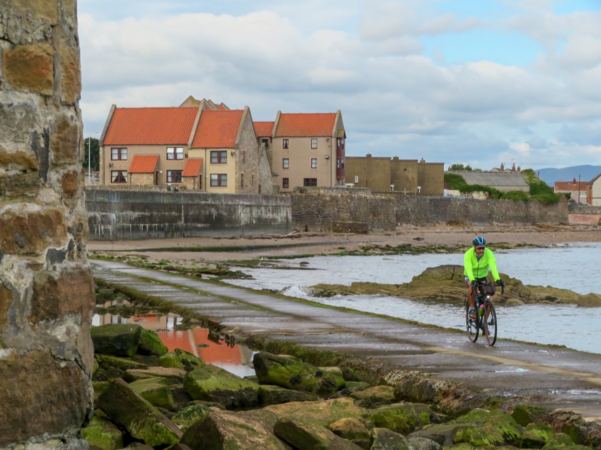 La causeway di Prestonpans, accessibile solo con la bassa marea