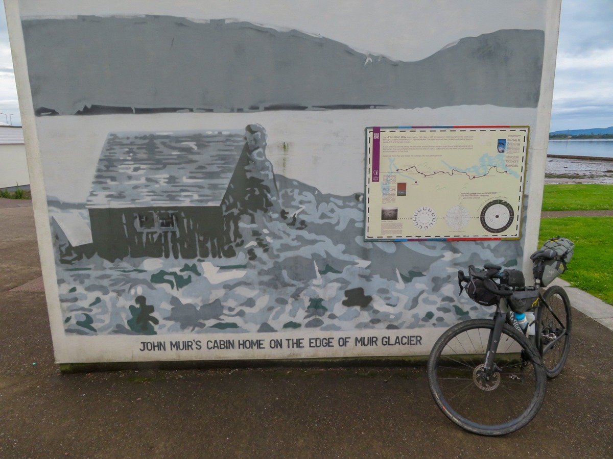 Murales alla partenza della John Muir Way